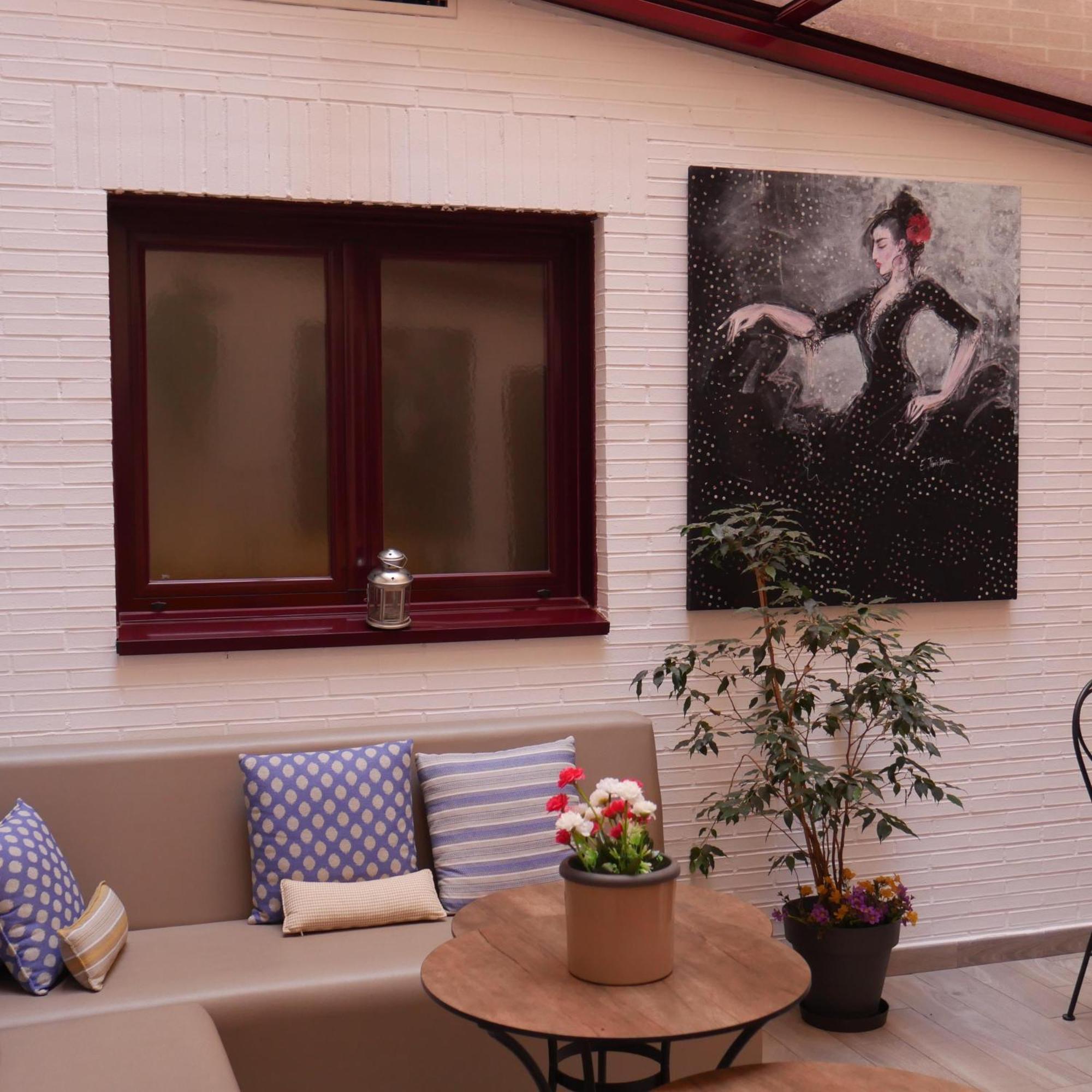 Hostal 4C Cuatro Caminos — Photos 3